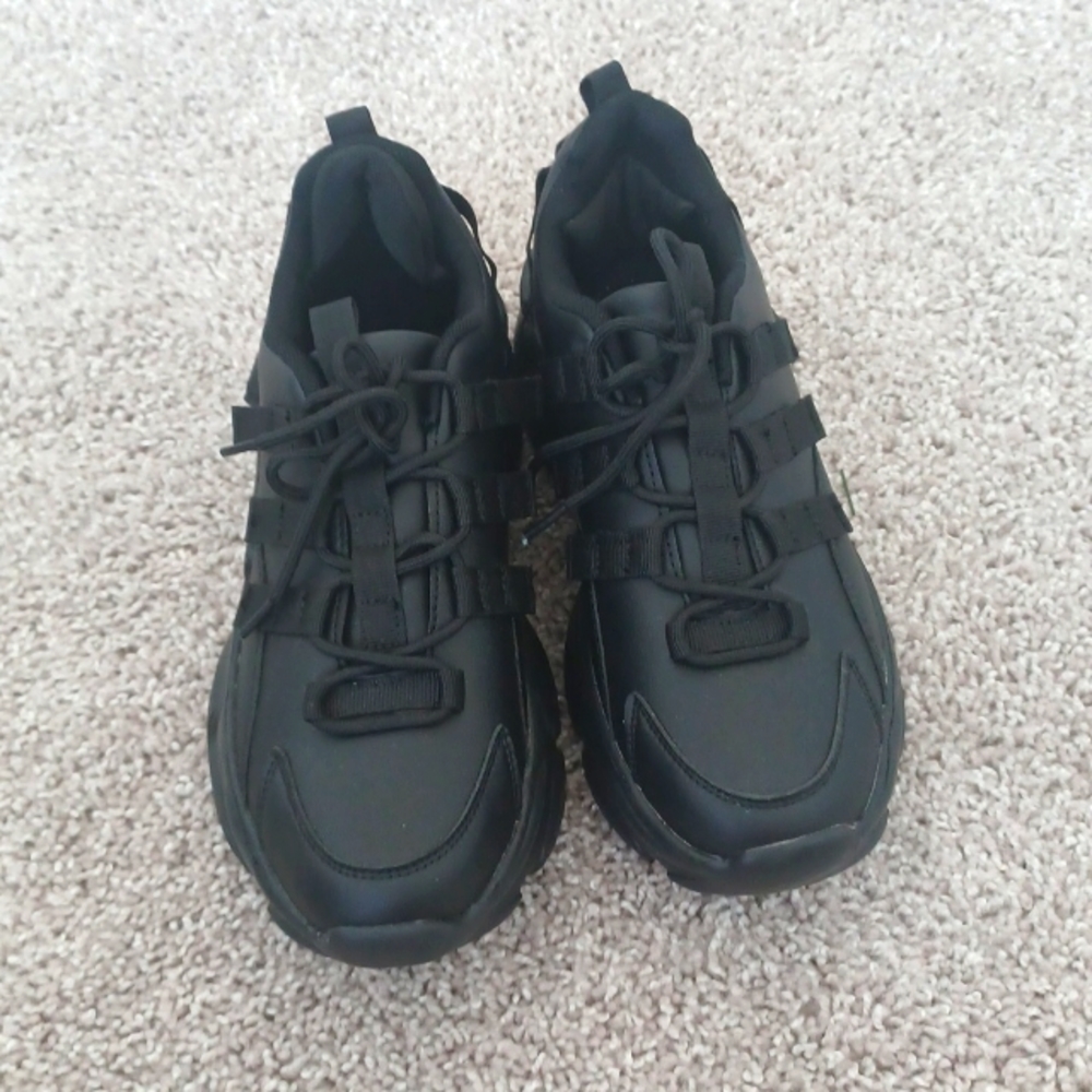 All Black tennis shoes